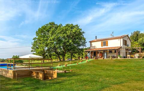 Stunning home in Monterotondo Marittimo with WiFi