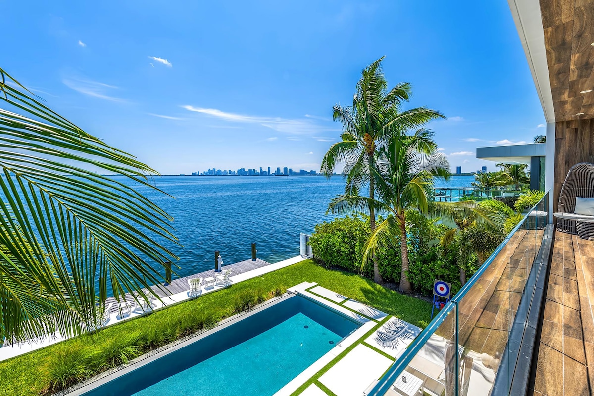 Luxury Bayfront Villa with Pool: New Construction