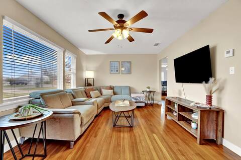 Luxury Bathroom Home with Game Room 25 Mins to PCB