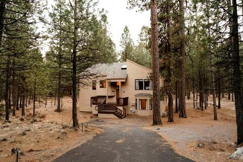 Large Black Butte Home With Private Hot Tub