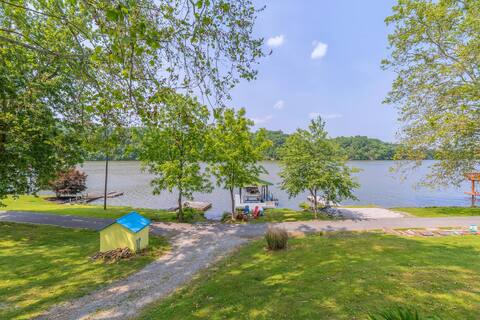 LazyBass: Claytor Lake House; Hottub Dock