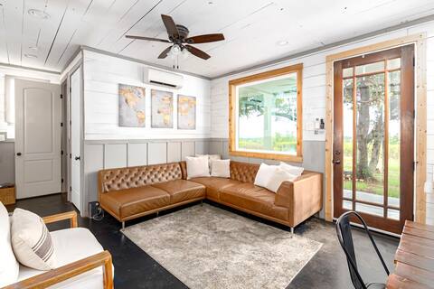 The Roost- Hot tub, pool, views!