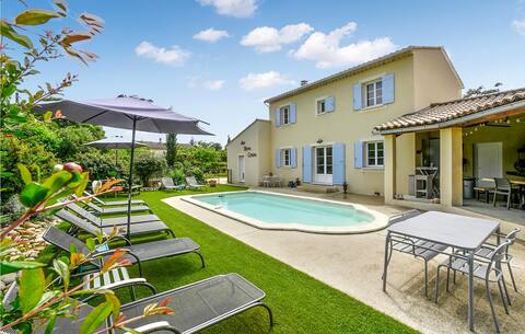 Beautiful home in St.-Paulet-de-Caisson