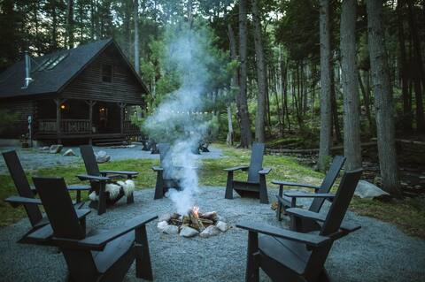 Waterfront Sauna & Chic Log Cabin • Little River