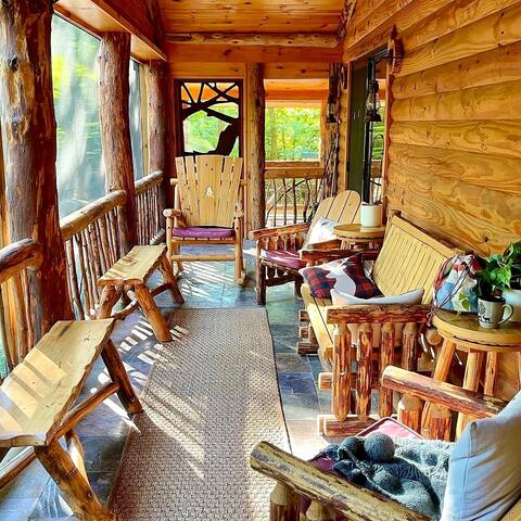 Luxury Spa Cabin w/ Hot Tub & Creek - Pet Friendly