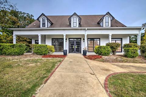 Starkvegas Clubhouse ~ 2 Mi to MSU Campus!