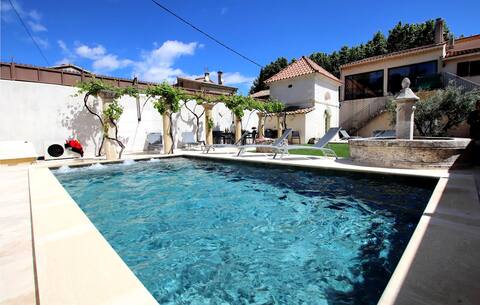 Amazing home in Rochefort-du-Gard with WiFi