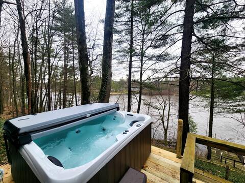 Relaxing River Cottage-HOT TUB Hot Springs Hot Tub