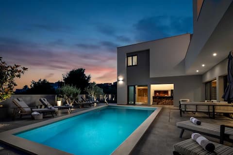 Luxury Villa IN with Heated Pool