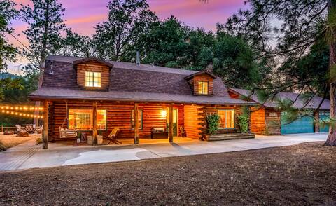 Log Cabin w/ pool, spa, game room, sleeps 20!