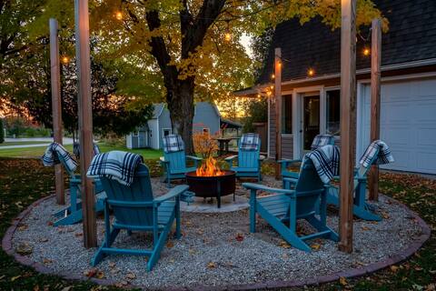 Northwoods Farmstead: Modern Farmhouse Near DT SB