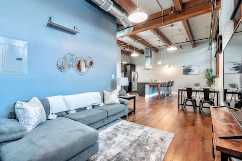 Beautiful Historic Loft • King Bed & Work Desk