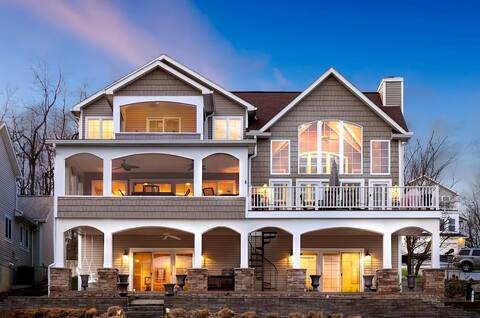 Luxurious Lakefront Apple Valley Estate 6,000 sqft
