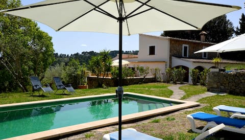 Airbnb con mejor rendimiento: Charming estate with a pool in nature en Selva