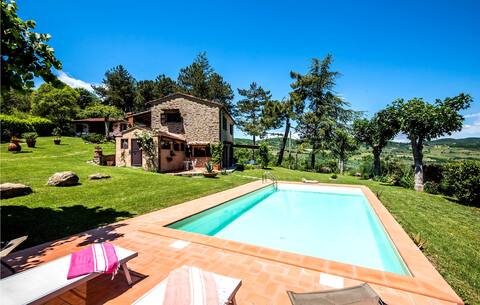 2 bedroom gorgeous home in Capolona