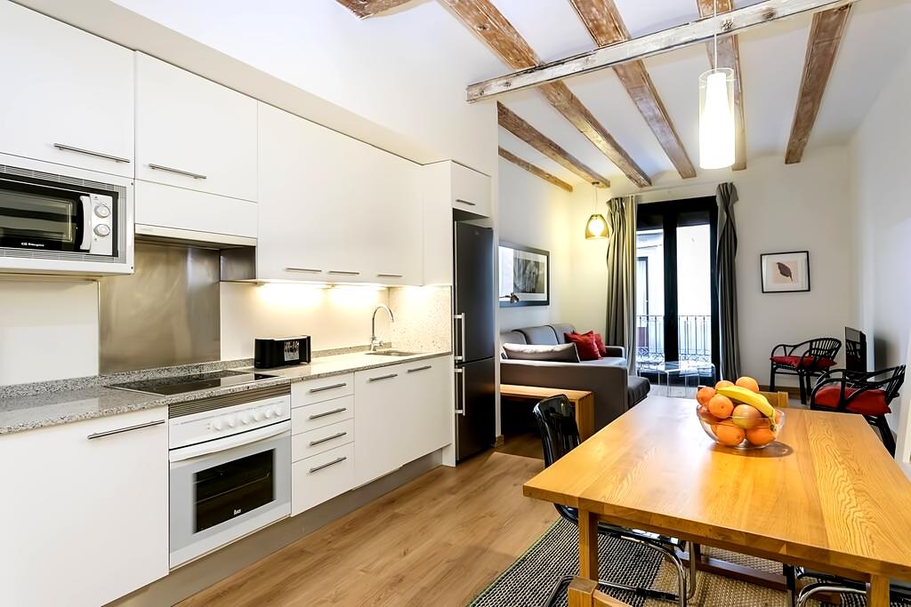 Top performing Airbnb: Modern and luminous center apartment in El Raval