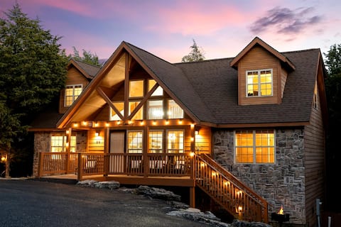 Serene Cabin, Private Hot Tub, Gated Golf Resort.