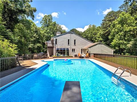 Secluded in Asheville! Gameroom, Cinema, &Hot Tub!