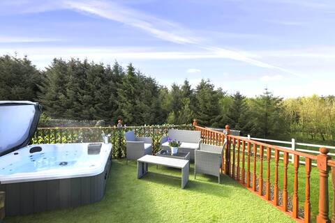 Greenknowes cottage W/ Hot Tub & Fireplace