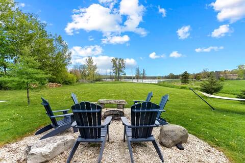Waterfront, Kayaks, Mins from SB - Private Door Co