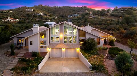 Luxury Prescott home 4k ft- sleeps 22 W/Hot Tub