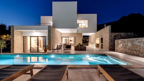 Deluxe Villa Praska with private pool,Sauna,1km to