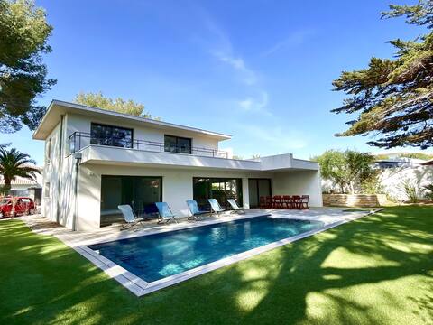 Villa 4 bedrooms, swimming pool, air conditioning, wifi, 450m beach