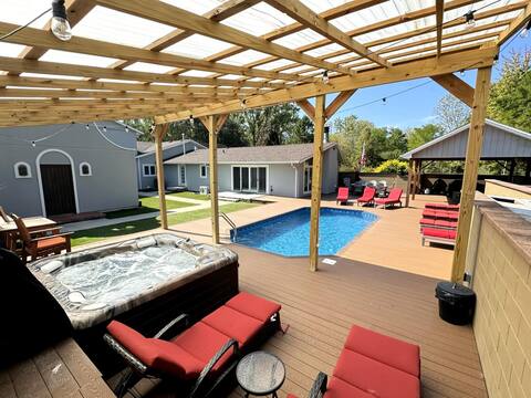 Play @ The Hideaway - hot tub, sauna, gymnasium
