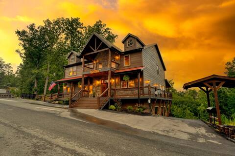 Wanderer by AvantStay | Sleeps 34, Smokies Cabin