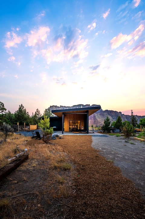 Smith Rock Oasis w/ Hot Tub Steps to the Park