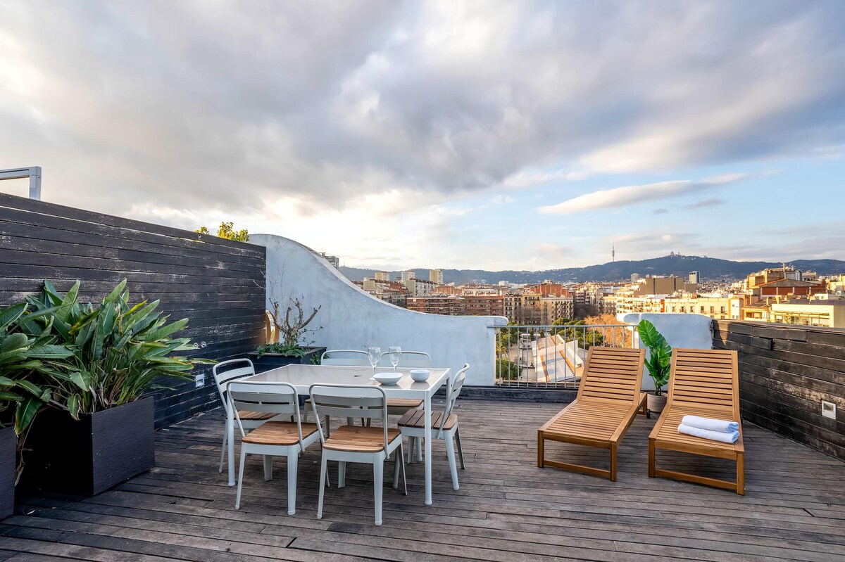 Propiedad de Airbnb exitosa: Amazing 3 bedroom penthouse in Plaza España en La Nova Esquerra De L'eixample