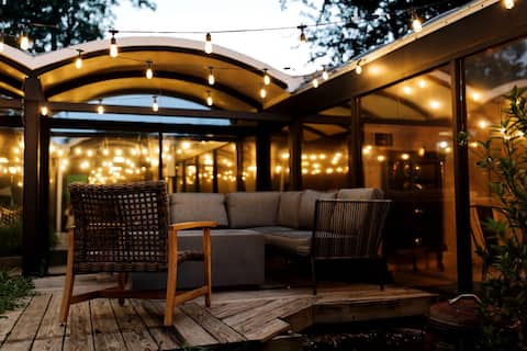 2 mi from LSU! MCM Masterpiece - Sleeps 10