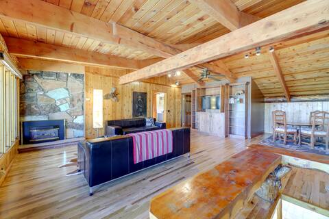 Spacious Pinedale Home w/ Mountain Range View