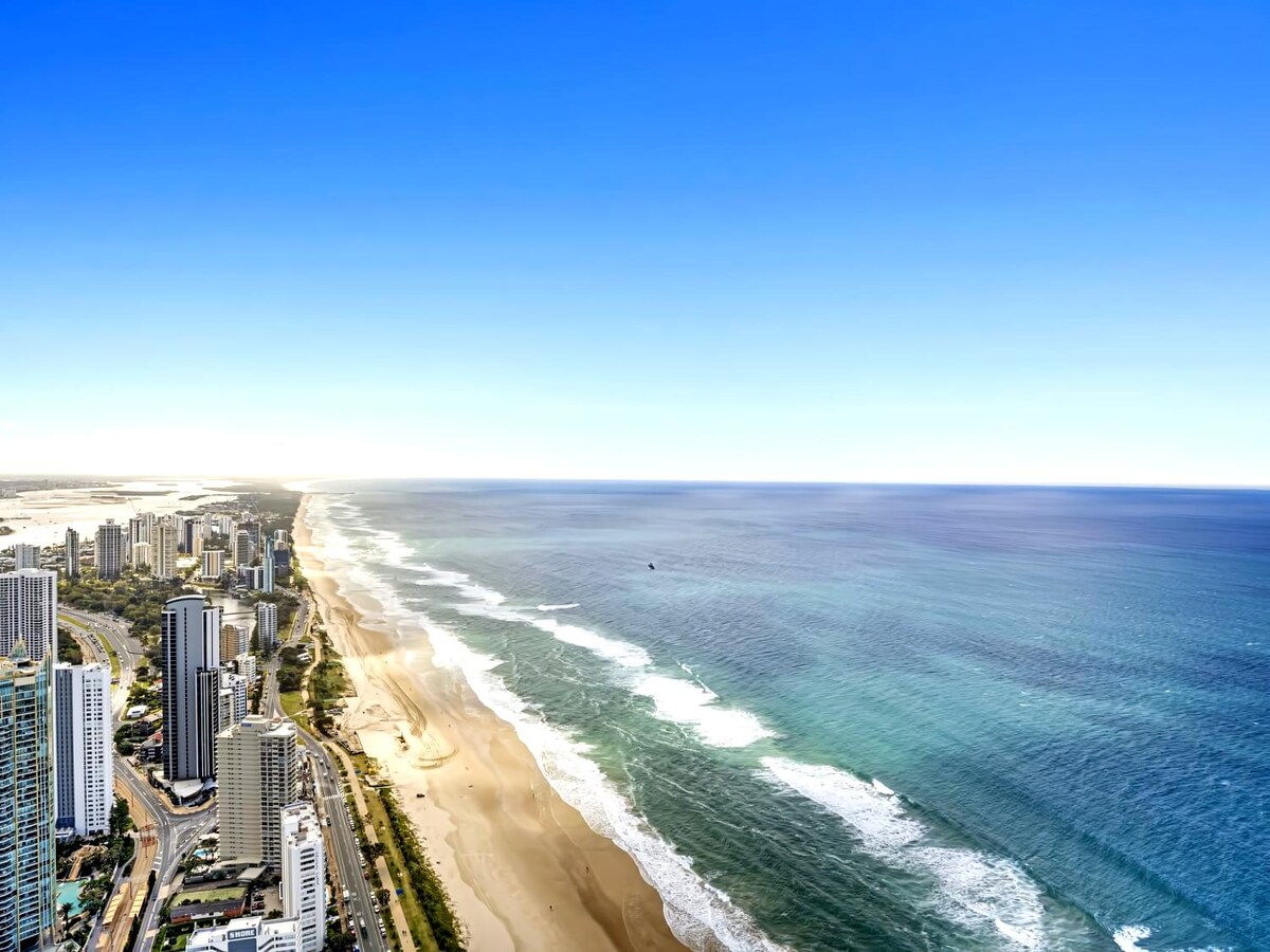 Successful Airbnb property: Luxury beachfront 3bdr Apt Walk to everything in Surfers Paradise