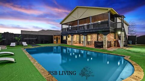 Sophisticated 5BR/2.5B Holiday Villa - Pool Sauna