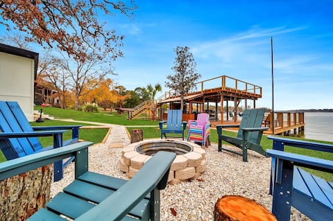 No Wake Zone: Lake Livingston Water Front Retreat