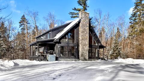 Quintessential 6-BR Berkshires Lodge
