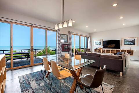 3 BR Modern Lakefront Home 2miles from C.P. and Sp