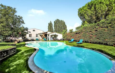 Stunning home in Malataverne