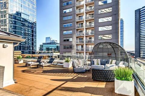Skyline Suite with Penthouse & Rooftop Deck