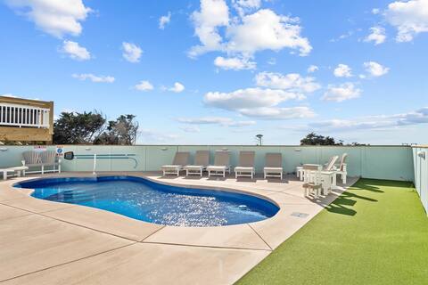 Soundfront Dog Friendly Home with Pool, Hot Tub