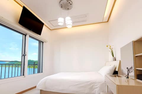 The heated pool where you can see the panoramic scenery right next to Nami Island to Healing Spa!? R