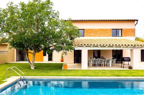 Can Candiu. Establishment of 2 whole houses