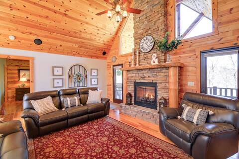 Sparta Cabin Stay w/ Gas Grill + Mountain Views!
