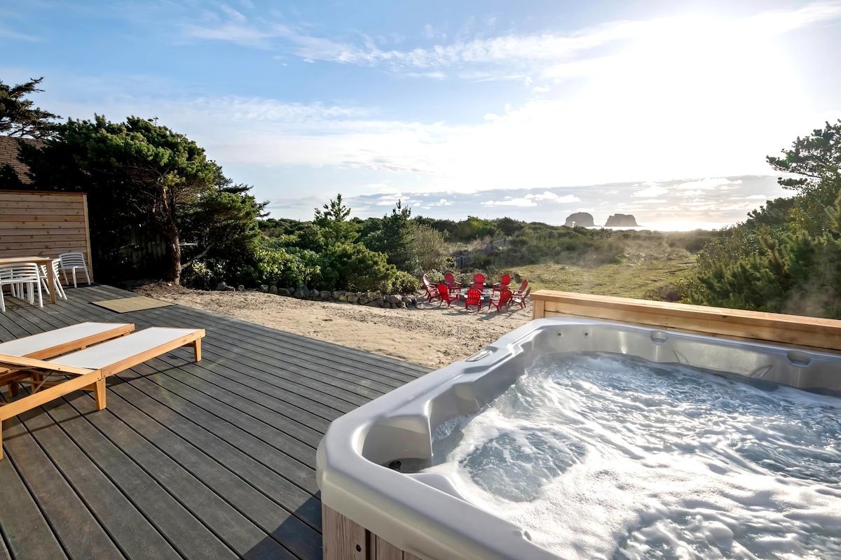 Oceanfront Views of Twin Rocks, Pets OK + Hot Tub