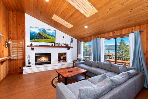 North Shore Chalet | Lake View + Spa + Game Rooms!