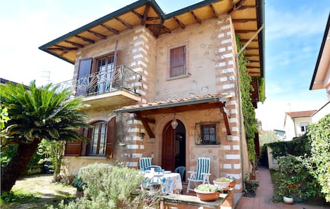 3 bedroom pet friendly home in Viareggio