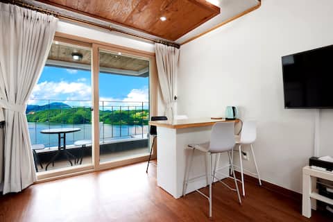 How about a hot spa after having a barbecue in the accommodation where you can relax in Gapyeong