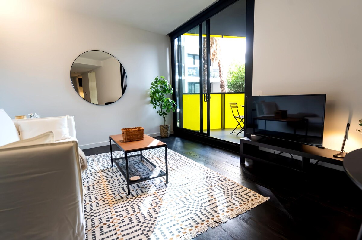 Top Airbnb: Gorgeous 1-Bed Apartment with a Rooftop Pool in North Melbourne