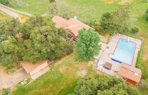 Wy's Acres * Pool * Hot Tub * Pickle Ball